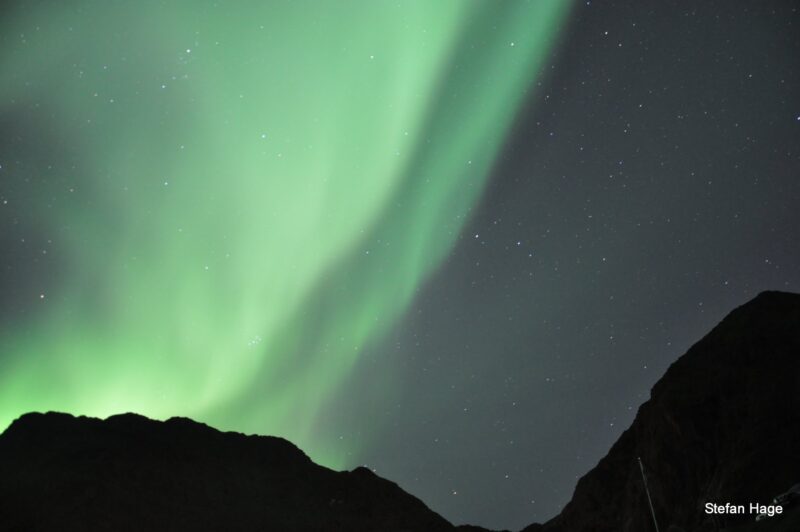 Noorderlicht boven Uttakleiv, Lofoten, Noorwegen